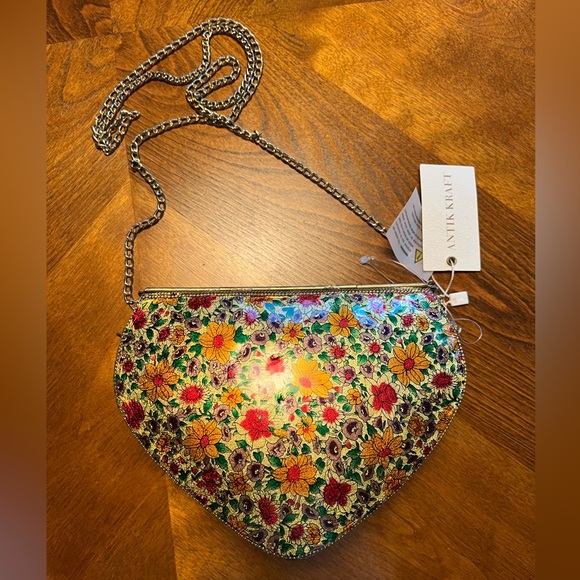 Antik Kraft Handbags - Antik Kraft Heart Metal Clutch